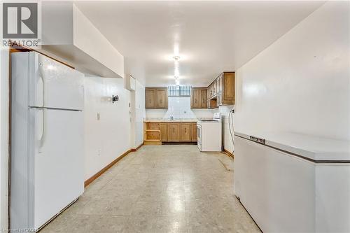 203 Margaret Avenue, Hamilton, ON - Indoor Photo Showing Kitchen