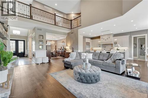 24 Tedley Boulevard, Brantford, ON - Indoor Photo Showing Living Room
