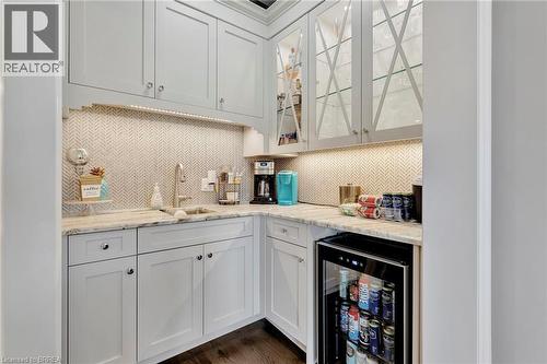 24 Tedley Boulevard, Brantford, ON - Indoor Photo Showing Kitchen
