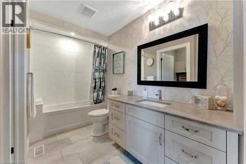 24 Tedley Boulevard, Brantford, ON - Indoor Photo Showing Bathroom