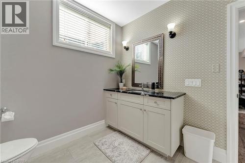 24 Tedley Boulevard, Brantford, ON - Indoor Photo Showing Bathroom