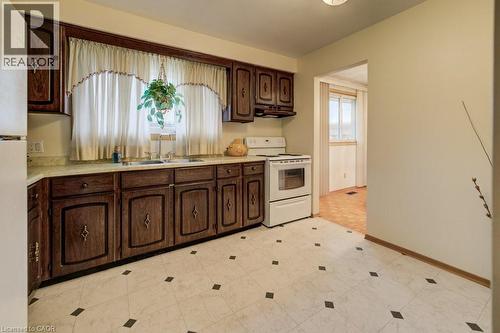 131 Thunderbird Drive, Cambridge, ON - Indoor Photo Showing Kitchen With Double Sink