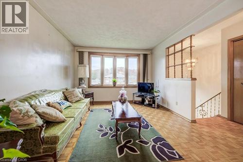 131 Thunderbird Drive, Cambridge, ON - Indoor Photo Showing Living Room