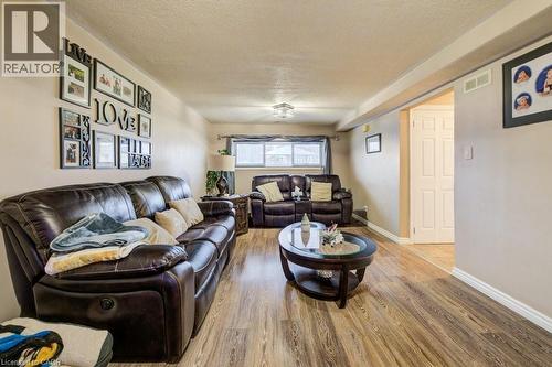 131 Thunderbird Drive, Cambridge, ON - Indoor Photo Showing Living Room