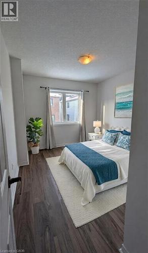 19 Cromarty Avenue, Caledonia, ON - Indoor Photo Showing Bedroom