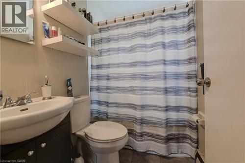 125 Schlueter Street, Cambridge, ON - Indoor Photo Showing Bathroom