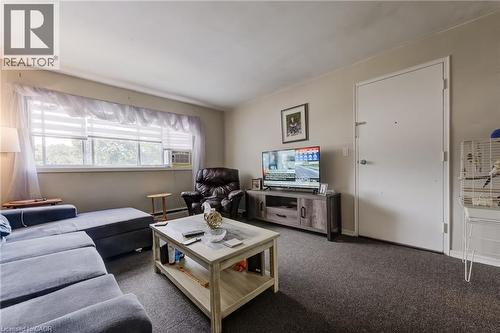 125 Schlueter Street, Cambridge, ON - Indoor Photo Showing Living Room