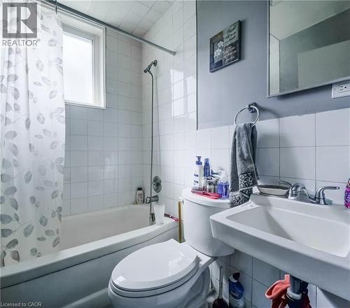 125 Schlueter Street, Cambridge, ON - Indoor Photo Showing Bathroom