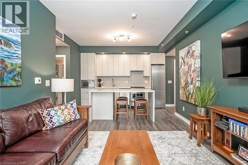 457 Plains Road E Unit# 302, Burlington, ON - Indoor Photo Showing Living Room