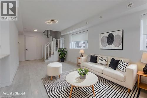 1133 Cooke Boulevard Unit# 815, Burlington, ON - Indoor Photo Showing Living Room