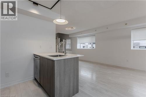 1133 Cooke Boulevard Unit# 815, Burlington, ON - Indoor Photo Showing Kitchen