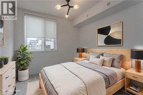1133 Cooke Boulevard Unit# 815, Burlington, ON - Indoor Photo Showing Bedroom