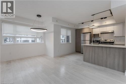 1133 Cooke Boulevard Unit# 815, Burlington, ON - Indoor Photo Showing Kitchen