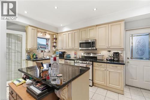 196 Avondale Street, Hamilton, ON - Indoor Photo Showing Kitchen