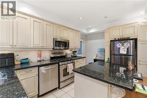 196 Avondale Street, Hamilton, ON - Indoor Photo Showing Kitchen