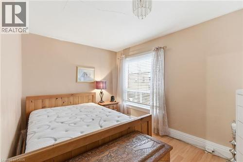 196 Avondale Street, Hamilton, ON - Indoor Photo Showing Bedroom