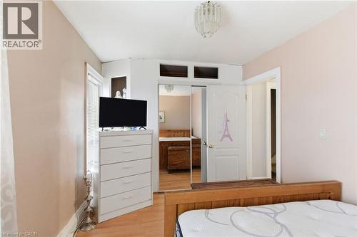 196 Avondale Street, Hamilton, ON - Indoor Photo Showing Bedroom