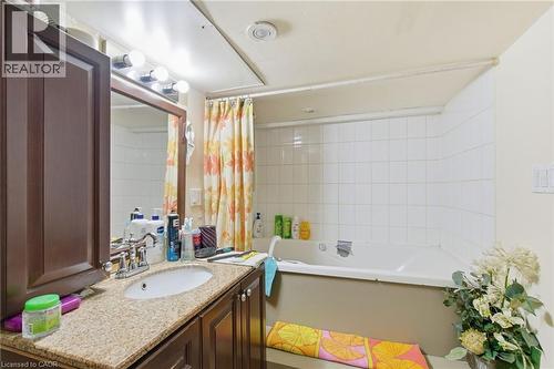 196 Avondale Street, Hamilton, ON - Indoor Photo Showing Bathroom