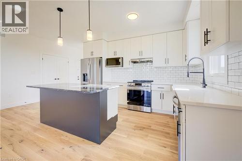 117 Thackeray Way, Harriston, ON - Indoor Photo Showing Kitchen With Upgraded Kitchen