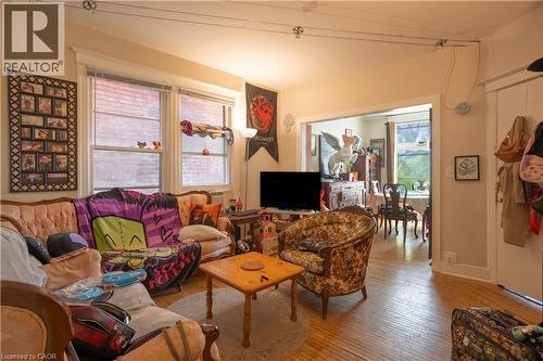 175 Burris Street, Hamilton, ON - Indoor Photo Showing Living Room