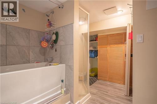 175 Burris Street, Hamilton, ON - Indoor Photo Showing Bathroom