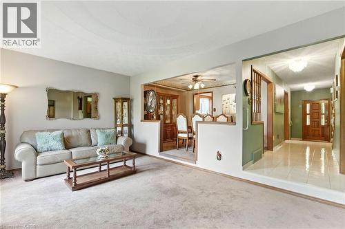 39 Megna Court, Hamilton, ON - Indoor Photo Showing Living Room