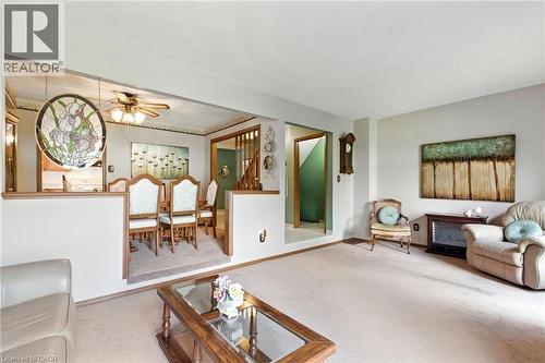 39 Megna Court, Hamilton, ON - Indoor Photo Showing Living Room