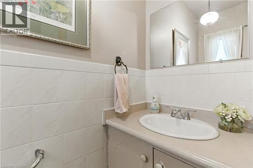 39 Megna Court, Hamilton, ON - Indoor Photo Showing Bathroom