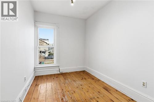 10 Walnut Street, Cambridge, ON - Indoor Photo Showing Other Room