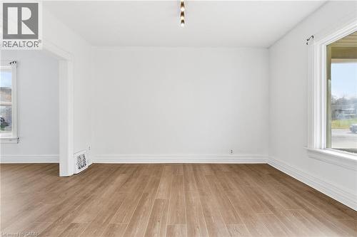 10 Walnut Street, Cambridge, ON - Indoor Photo Showing Other Room