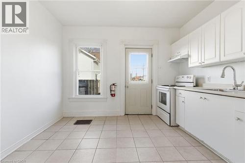 10 Walnut Street, Cambridge, ON - Indoor Photo Showing Kitchen