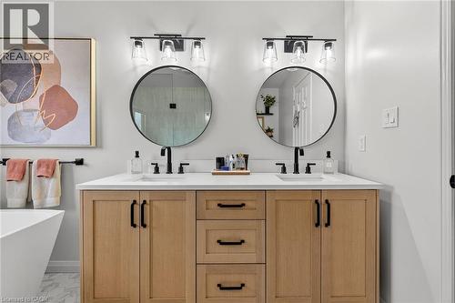 3 Jacqueline Boulevard, Hamilton, ON - Indoor Photo Showing Bathroom