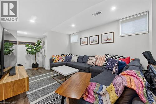 3 Jacqueline Boulevard, Hamilton, ON - Indoor Photo Showing Living Room