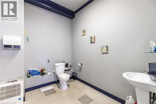 2340 King Street E, Hamilton, ON - Indoor Photo Showing Bathroom