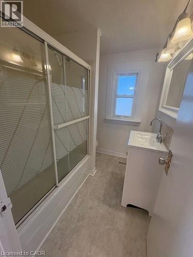 89 Shaw Street, Hamilton, ON - Indoor Photo Showing Bathroom