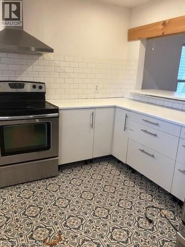 89 Shaw Street, Hamilton, ON - Indoor Photo Showing Kitchen