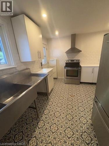 89 Shaw Street, Hamilton, ON - Indoor Photo Showing Other Room