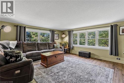 444 Webber Road, Pelham, ON - Indoor Photo Showing Living Room