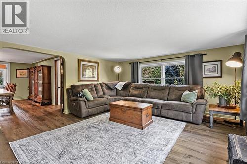 444 Webber Road, Pelham, ON - Indoor Photo Showing Living Room