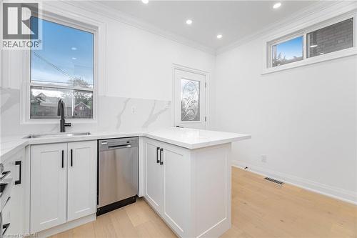285 Charlton Avenue W, Hamilton, ON - Indoor Photo Showing Kitchen