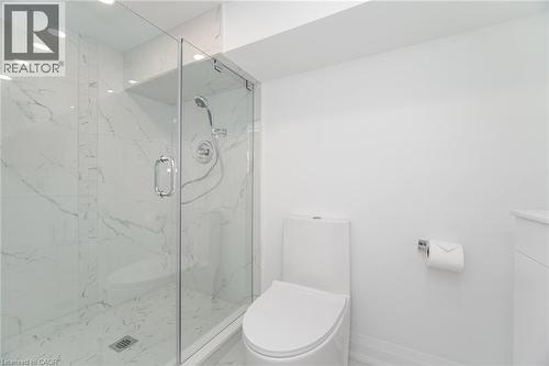 285 Charlton Avenue W, Hamilton, ON - Indoor Photo Showing Bathroom