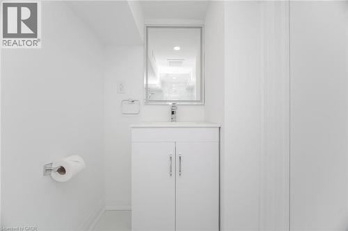 285 Charlton Avenue W, Hamilton, ON - Indoor Photo Showing Bathroom