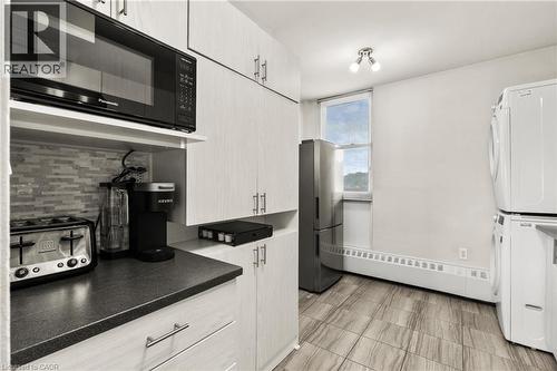 350 Quigley Road Unit# 512, Hamilton, ON - Indoor Photo Showing Kitchen