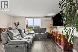 Family room with view and AC - 