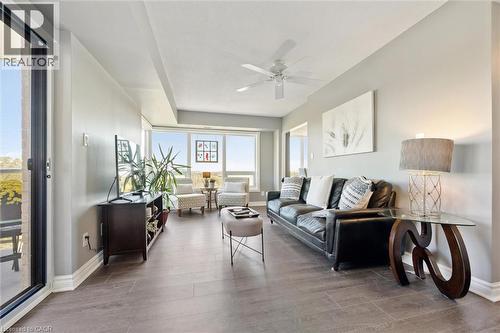 237 King Street W Unit# 703, Cambridge, ON - Indoor Photo Showing Living Room