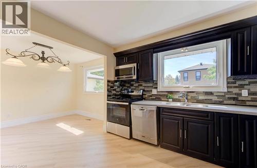 1493 Queens Boulevard, Kitchener, ON - Indoor Photo Showing Kitchen With Double Sink
