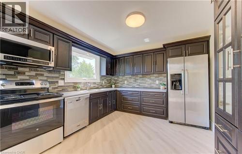 1493 Queens Boulevard, Kitchener, ON - Indoor Photo Showing Kitchen