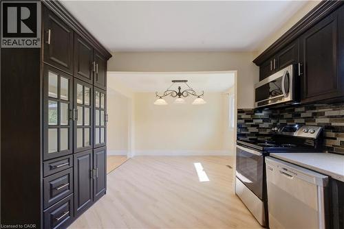 1493 Queens Boulevard, Kitchener, ON - Indoor Photo Showing Kitchen