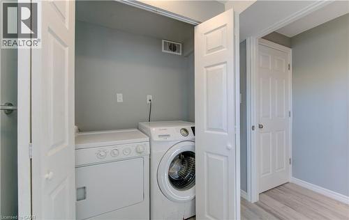 1493 Queens Boulevard, Kitchener, ON - Indoor Photo Showing Laundry Room