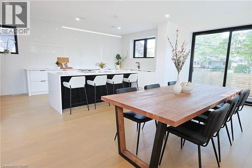 5427 Anthony Place, Burlington, ON - Indoor Photo Showing Dining Room